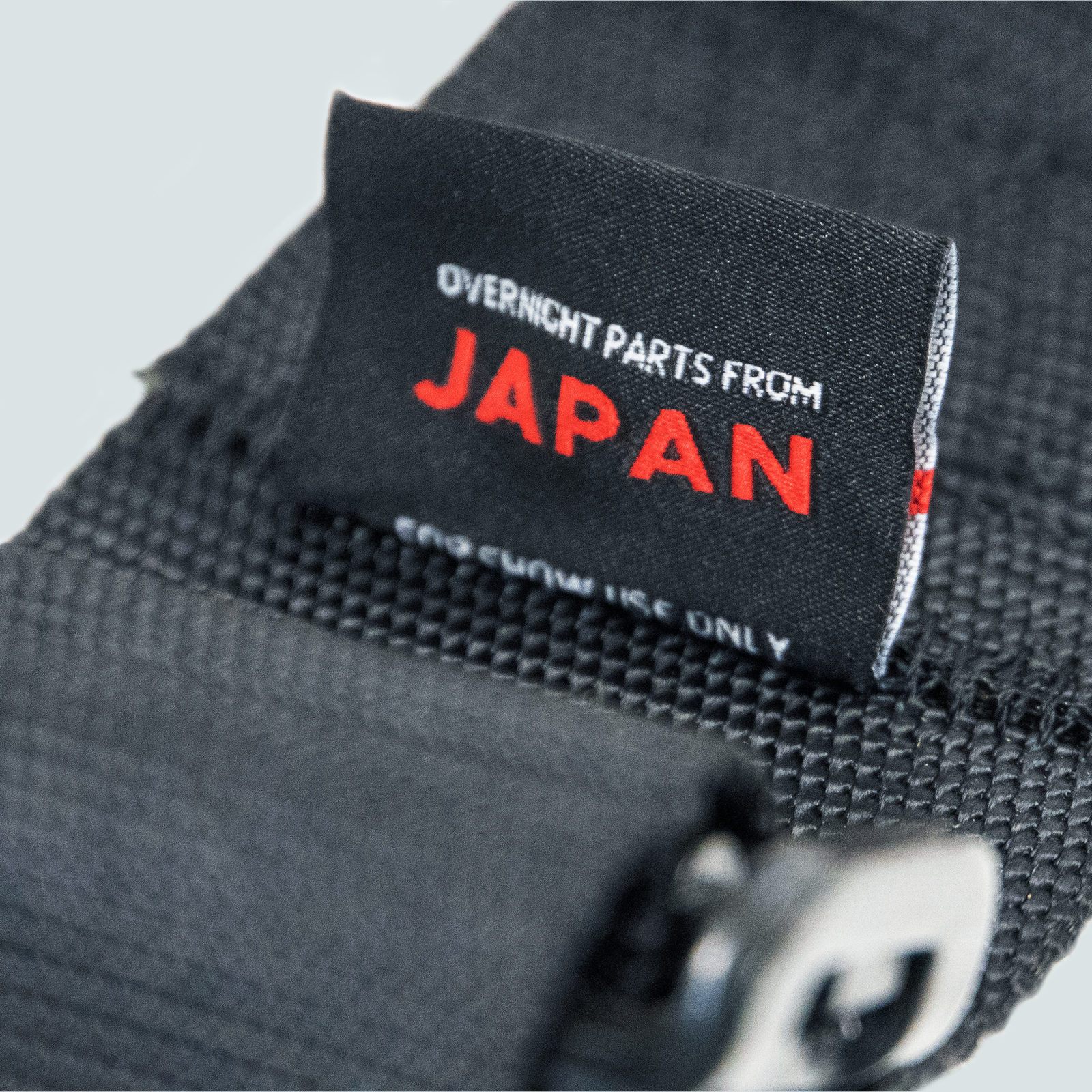 B03 6点式レーシングハーネスのベルトとセンターバックル